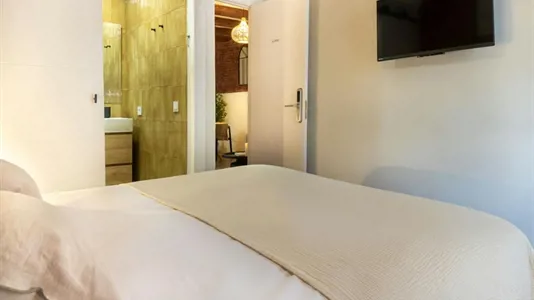 Rooms in Barcelona Ciutat Vella - photo 3