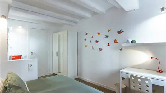 Rooms in Barcelona Ciutat Vella - photo 5