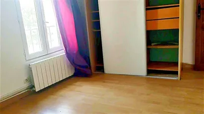 Room for rent in L'Haÿ-les-Roses, Île-de-France