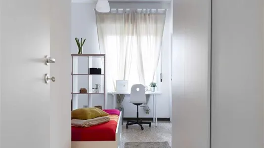 Rooms in Milano Zona 8 - Fiera, Gallaratese, Quarto Oggiaro - photo 2