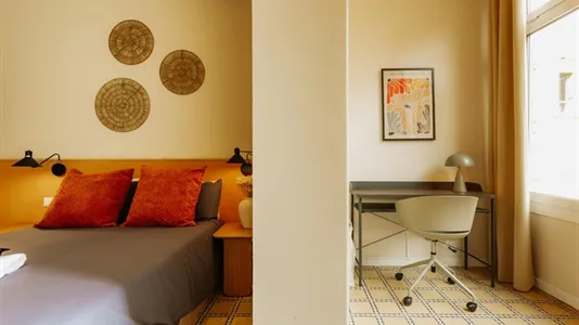 Rooms in Barcelona Ciutat Vella - photo 4