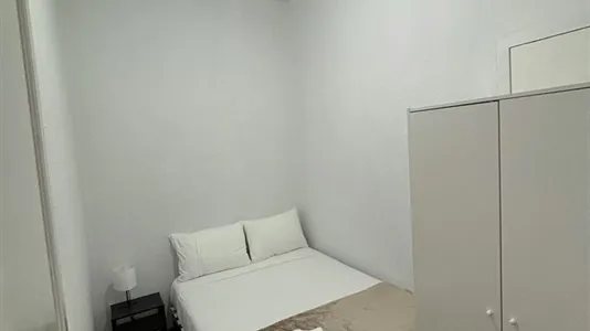 Rooms in Barcelona Eixample - photo 3