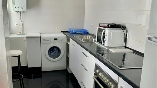 Rooms in Málaga - photo 8