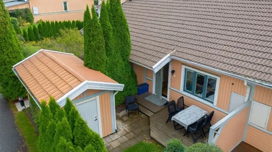 Houses in Botkyrka - photo 1