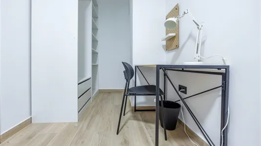 Rooms in el Camí de Vera - photo 4