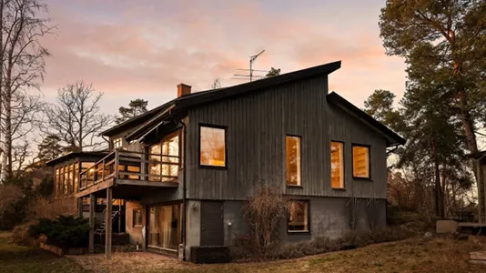 Houses in Sollentuna - photo 1
