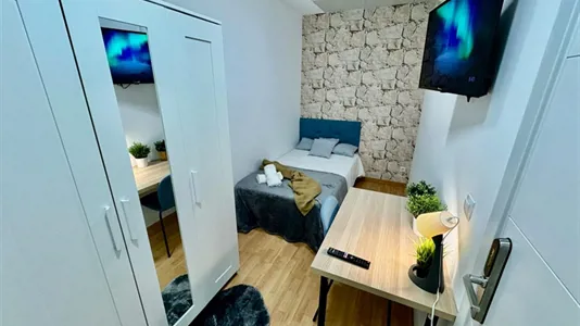 Rooms in Barcelona Eixample - photo 1