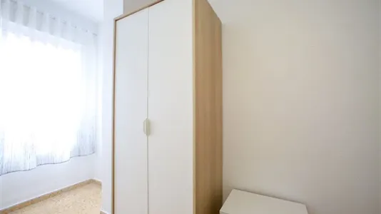 Rooms in el Camí de Vera - photo 6