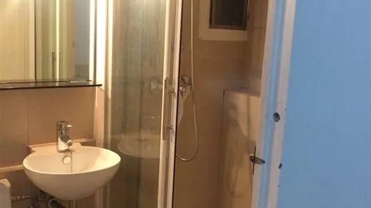 Rooms in Barcelona Sants-Montjuïc - photo 9