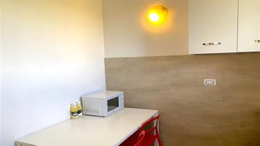 Rooms in Roma Municipio VI – Roma Delle Torri - photo 9