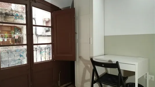 Rooms in Barcelona Ciutat Vella - photo 7