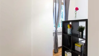 Room for rent in Milano Zona 6 - Barona, Lorenteggio, Milan