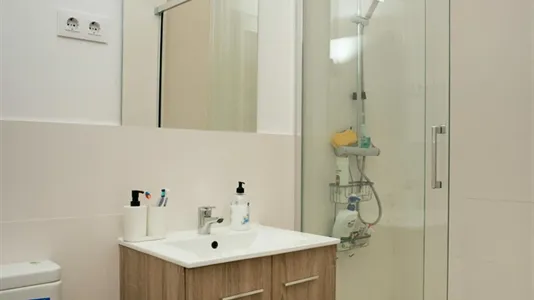 Rooms in Barcelona Eixample - photo 8