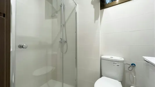 Rooms in Barcelona Ciutat Vella - photo 10