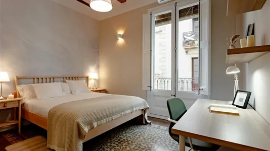 Rooms in Barcelona Ciutat Vella - photo 1