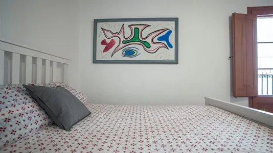 Rooms in Barcelona Ciutat Vella - photo 4