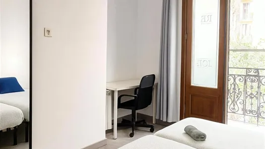 Rooms in Barcelona Ciutat Vella - photo 3