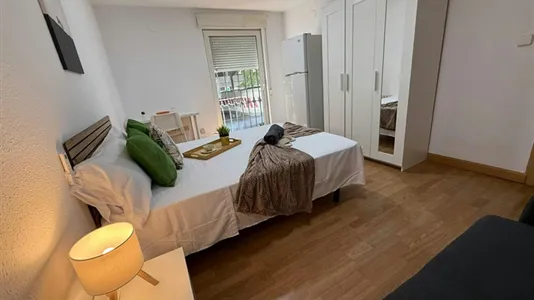 Rooms in Madrid Chamberí - photo 2