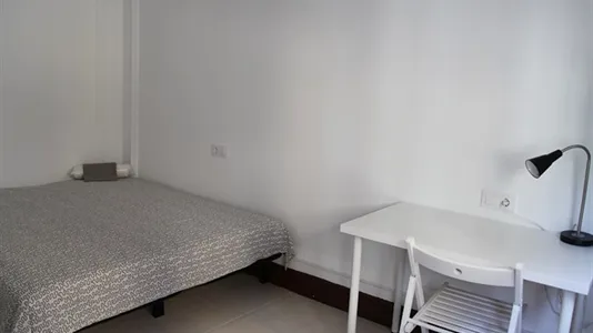 Rooms in Barcelona Ciutat Vella - photo 4