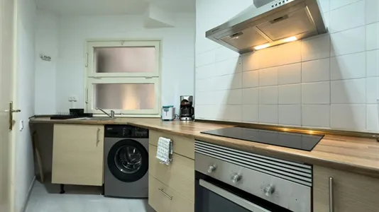 Rooms in Barcelona Eixample - photo 10