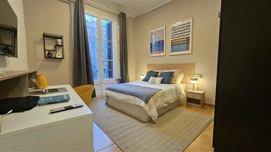 Rooms in Barcelona Eixample - photo 2