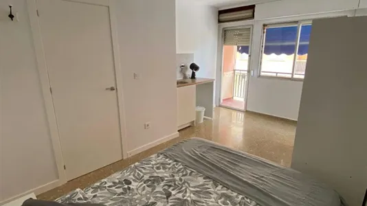 Rooms in Manises - photo 1