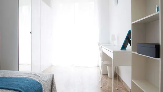 Rooms in Milano Zona 8 - Fiera, Gallaratese, Quarto Oggiaro - photo 1