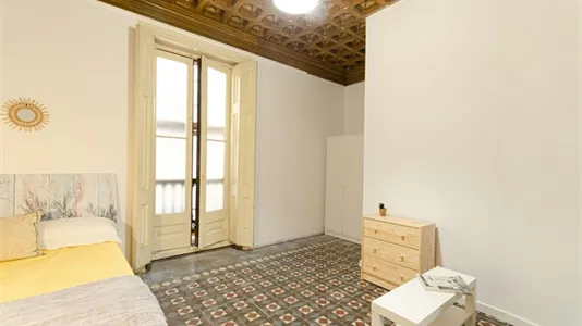 Rooms in Barcelona Ciutat Vella - photo 5
