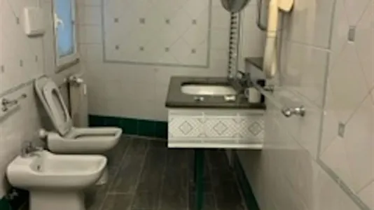 Rooms in Roma Municipio II – Parioli/Nomentano - photo 10