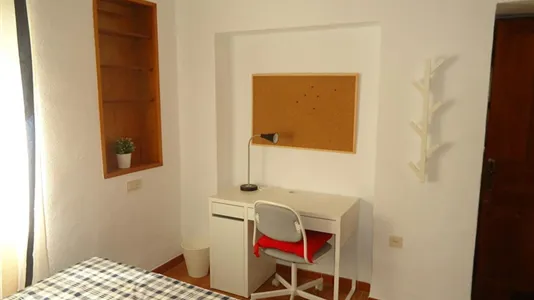 Rooms in Córdoba - photo 2