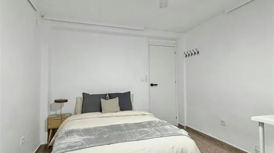 Rooms in Mislata - photo 9