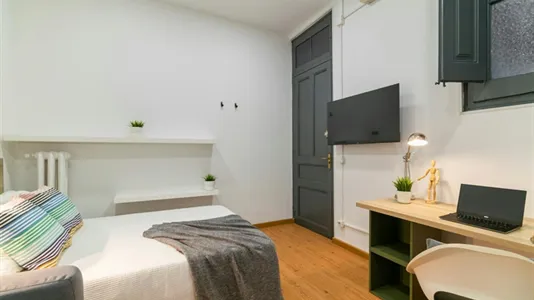 Rooms in Barcelona Ciutat Vella - photo 4