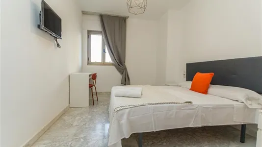 Rooms in Málaga - photo 5