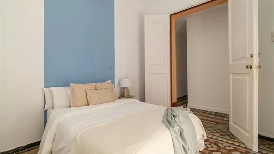 Rooms in Barcelona Ciutat Vella - photo 5