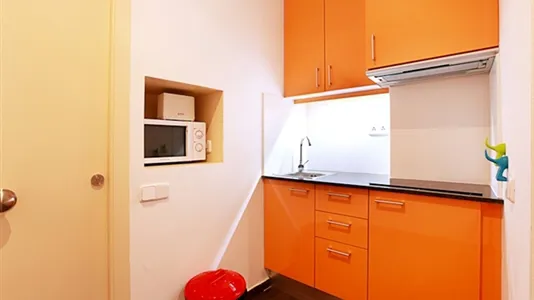 Rooms in Barcelona Ciutat Vella - photo 6