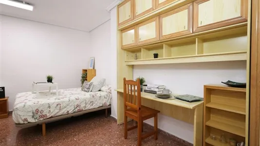 Rooms in el Camí de Vera - photo 2