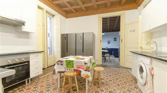 Rooms in Barcelona Ciutat Vella - photo 6