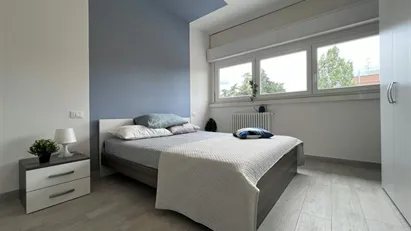 Room for rent in Milano Zona 6 - Barona, Lorenteggio, Milan