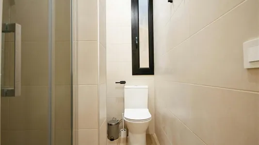 Rooms in Barcelona Ciutat Vella - photo 9