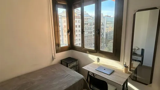 Rooms in Barcelona Eixample - photo 2
