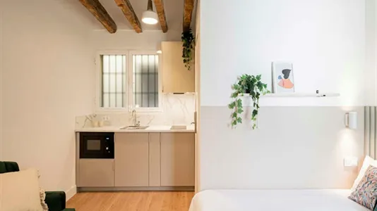 Rooms in Madrid Centro - photo 8