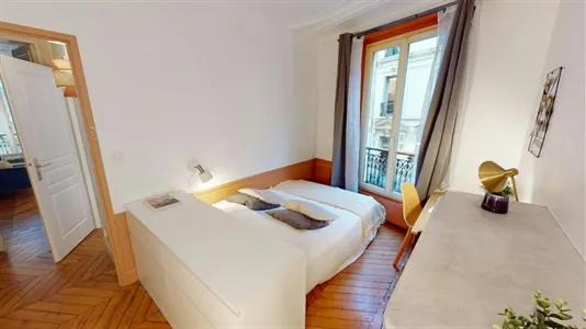 Rooms in Paris 8ème arrondissement - photo 3