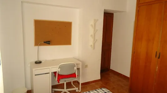 Rooms in Córdoba - photo 3