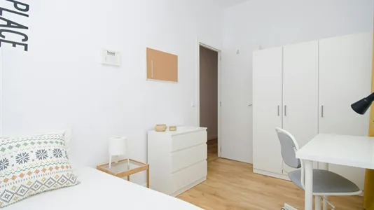 Rooms in Madrid Centro - photo 2
