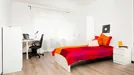 Room for rent, Turin, Piemonte, &lt;span class=&quot;blurred street&quot; onclick=&quot;ProcessAdRequest(9861297)&quot;&gt;&lt;span class=&quot;hint&quot;&gt;See streetname&lt;/span&gt;[xxxxxxxxxxxxx]&lt;/span&gt;