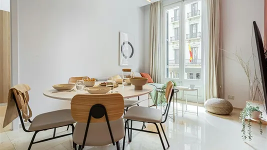 Rooms in Barcelona Ciutat Vella - photo 5