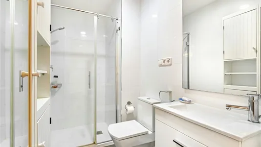 Rooms in Barcelona Ciutat Vella - photo 9