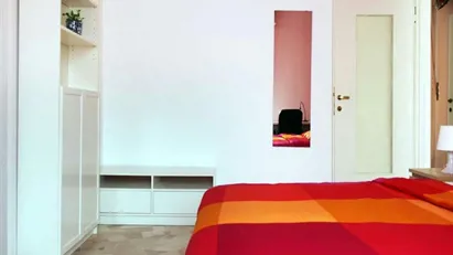 Room for rent in Milano Zona 6 - Barona, Lorenteggio, Milan
