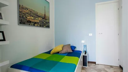 Room for rent in Milano Zona 6 - Barona, Lorenteggio, Milan