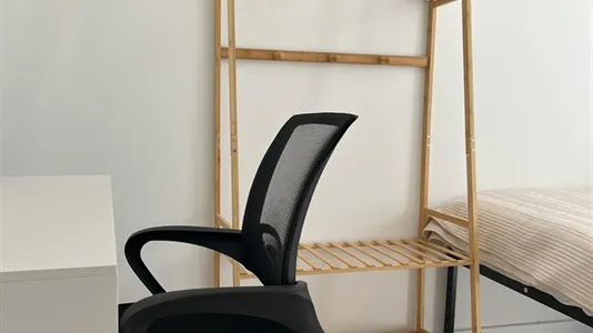 Rooms in Barcelona Ciutat Vella - photo 4